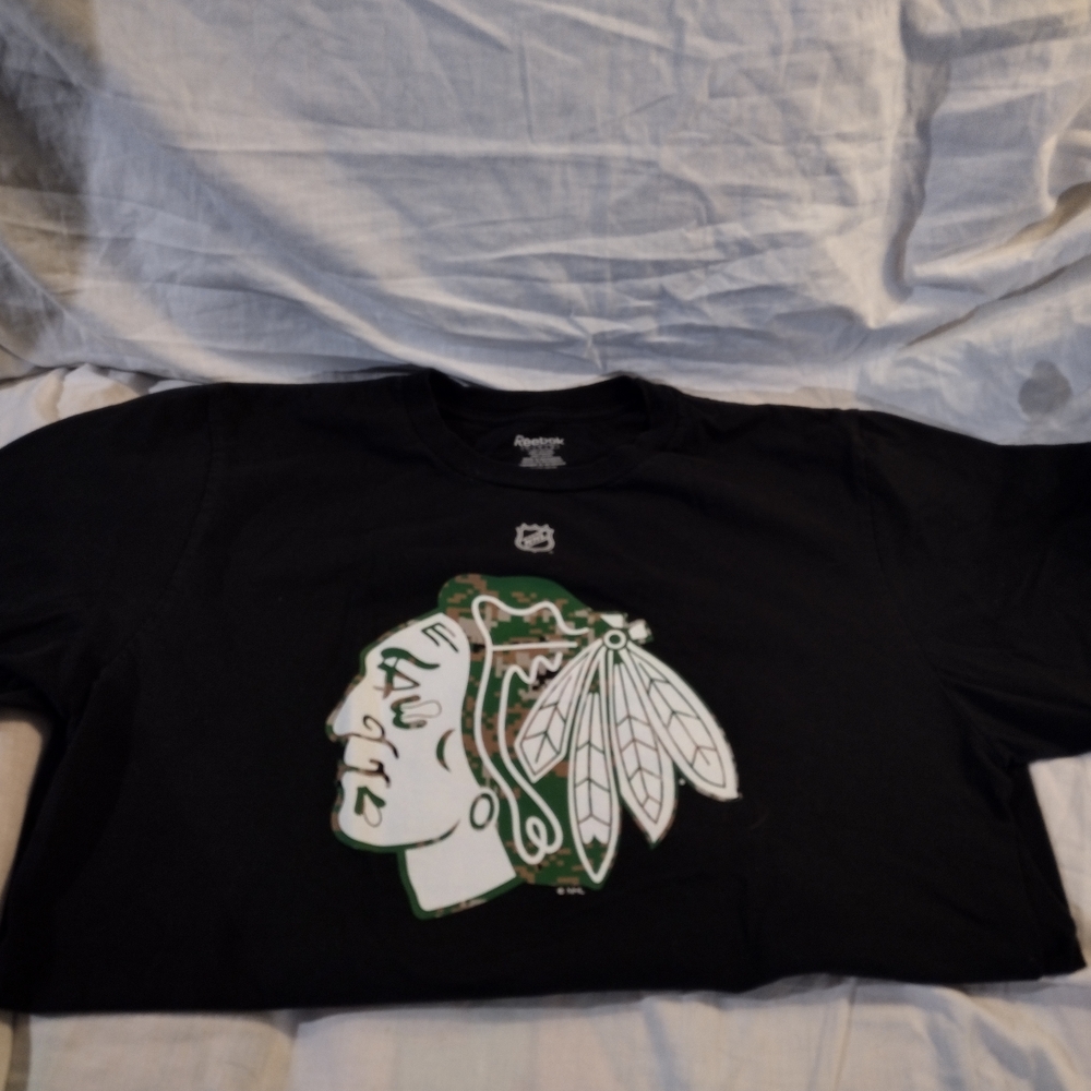 Reebok Black Tee with Graphic Design - Picture 4 of 4